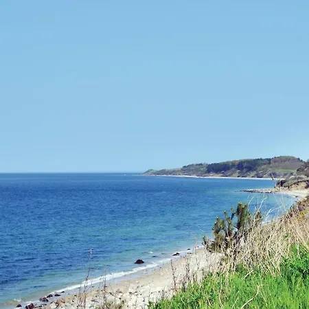 Feriehus Two-bedroom Holiday With Sea View In