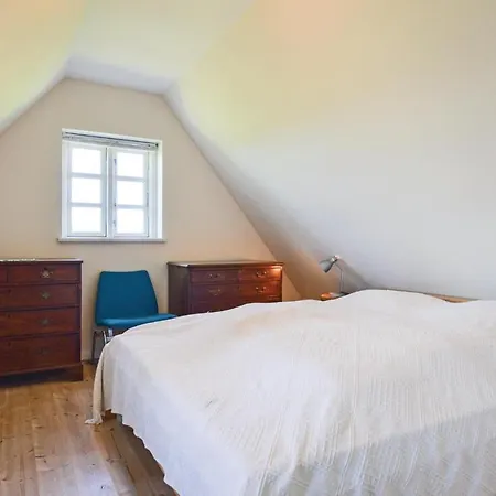 Two-bedroom Holiday With Sea View In Feriehus